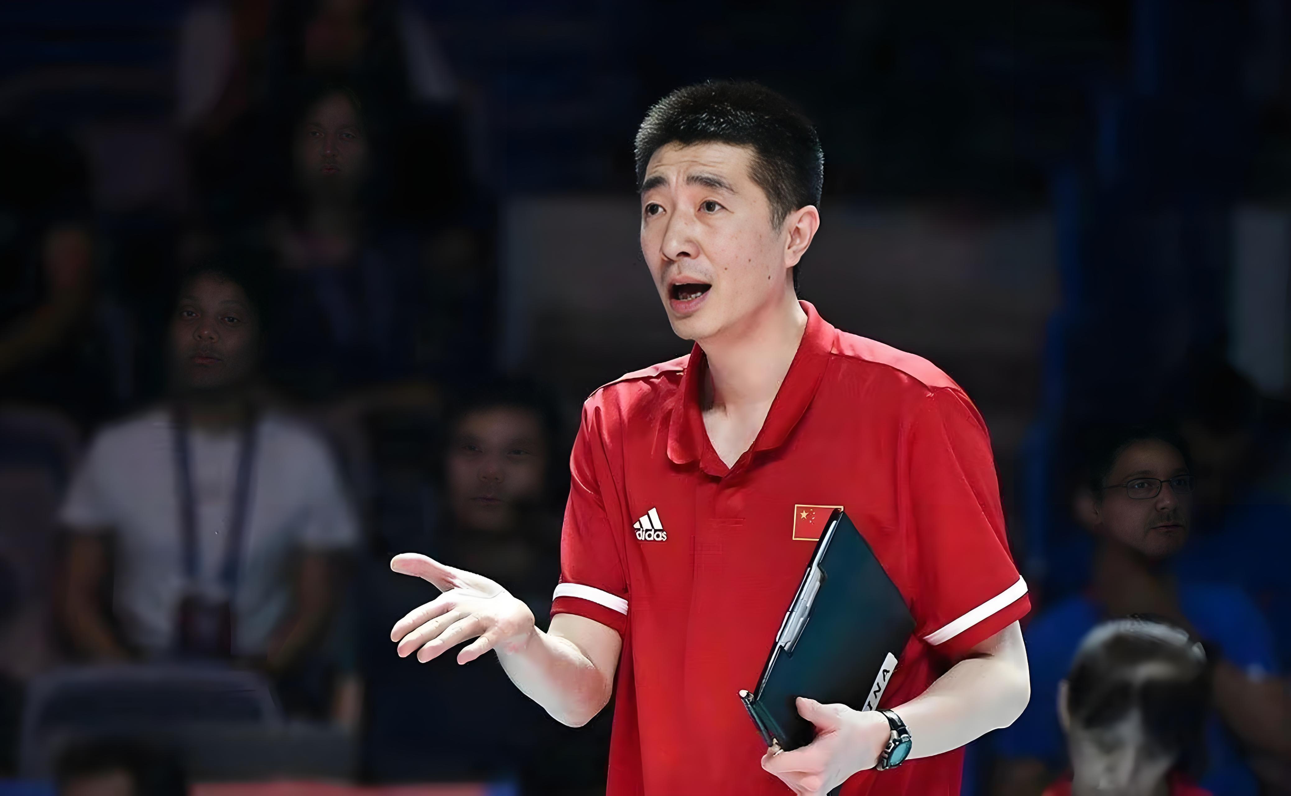 关于主教练调整战术，球队取得重要胜利的信息