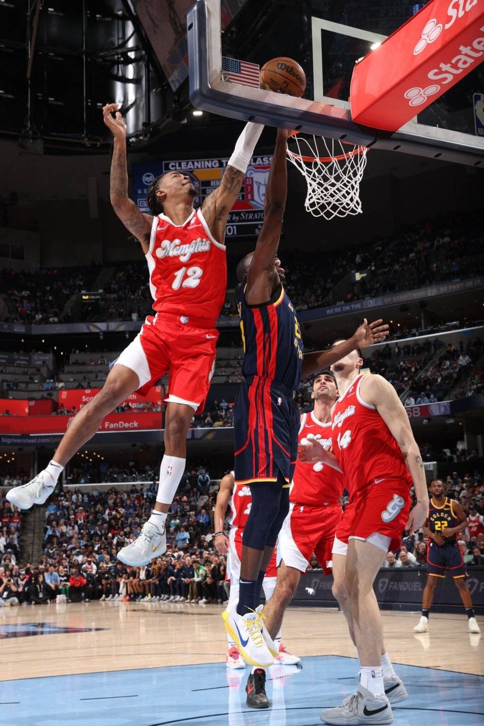 关于灰熊队关键球员表现稳定，带领球队获胜的信息