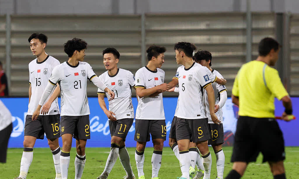 关于精彩对攻,球员们奋力拼搏争取胜利的信息 关于精彩对攻,球员们奋力拼搏争取胜利的信息