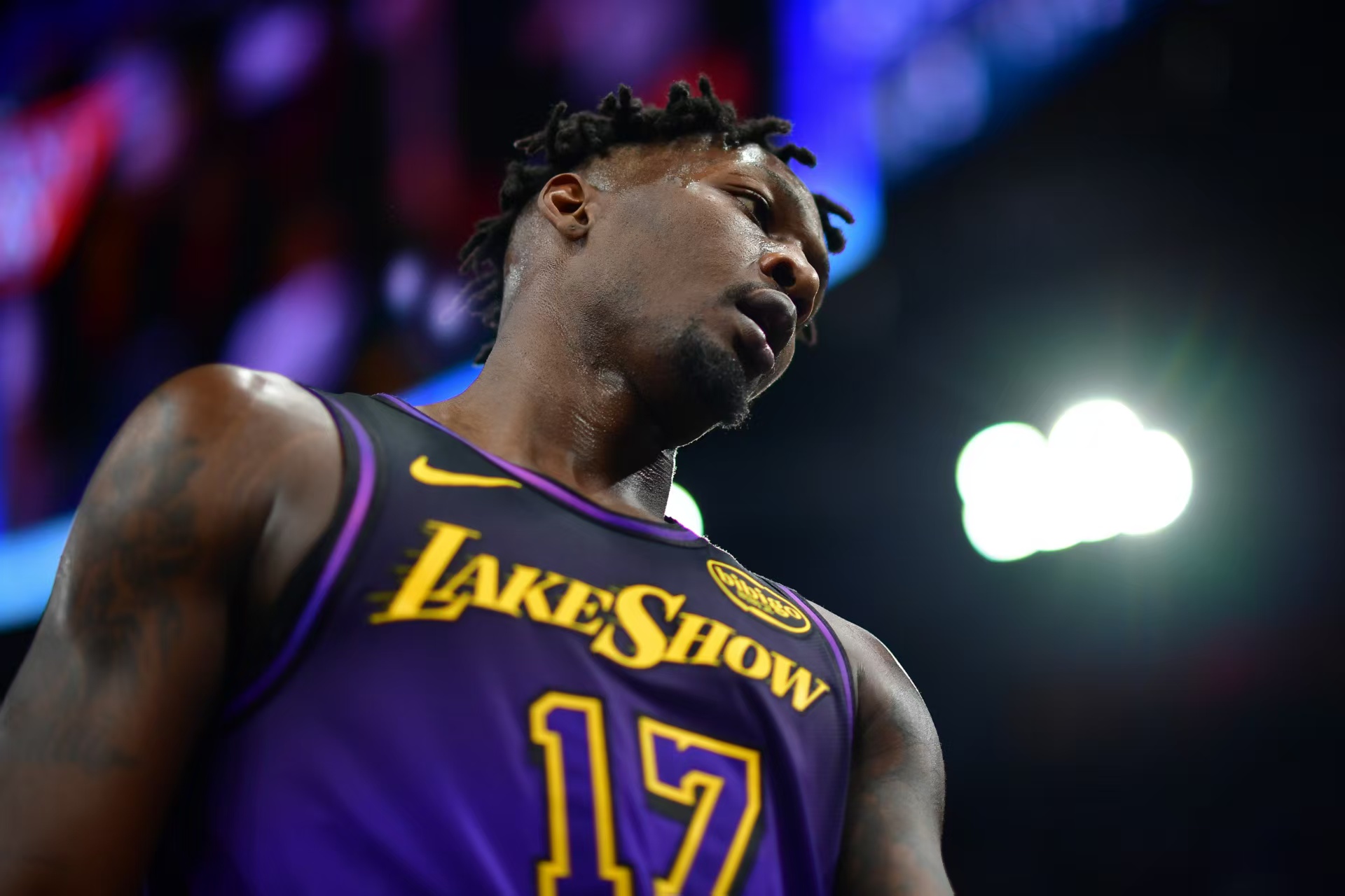 尼克斯客场遭遇失利湖人，寻找突破