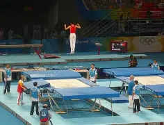 百慕大体操选手表现出色，赢得掌声的简单介绍