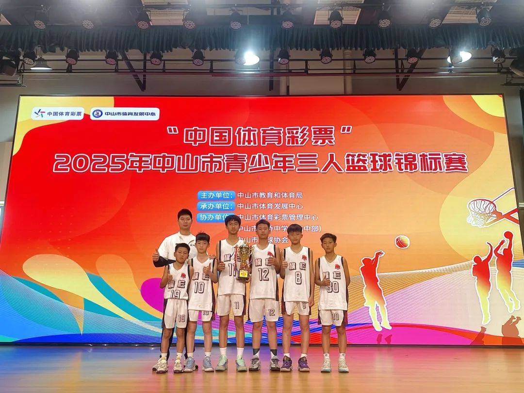 包含青年篮球锦标赛支强队晋级四分之一决赛的词条