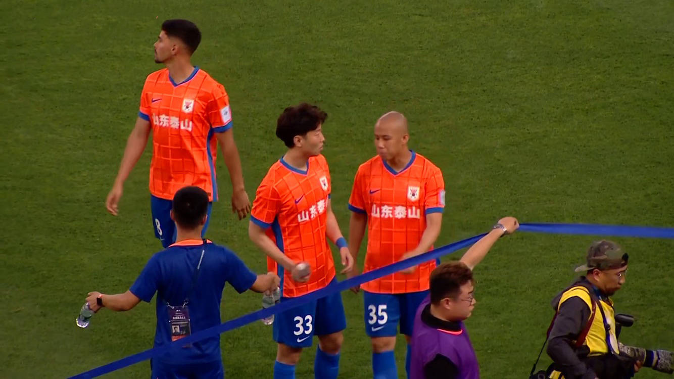 雷加利斯击败瓦伦西亚，继续冲击前四名