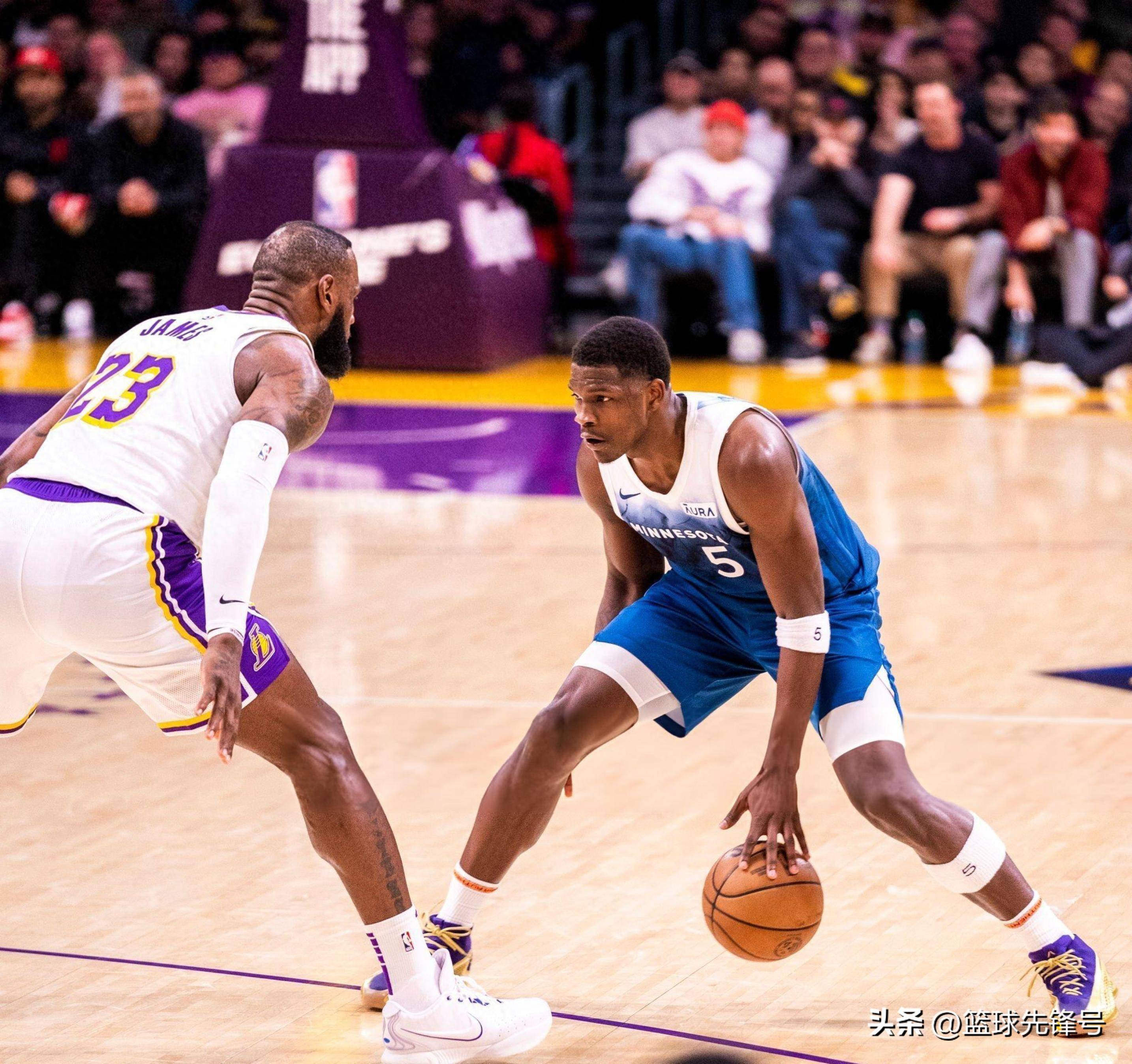 湖人惨败遭逆转，赛后球员情绪低落