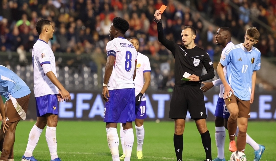 包含巴黎前锋连续进球，状态神勇的词条