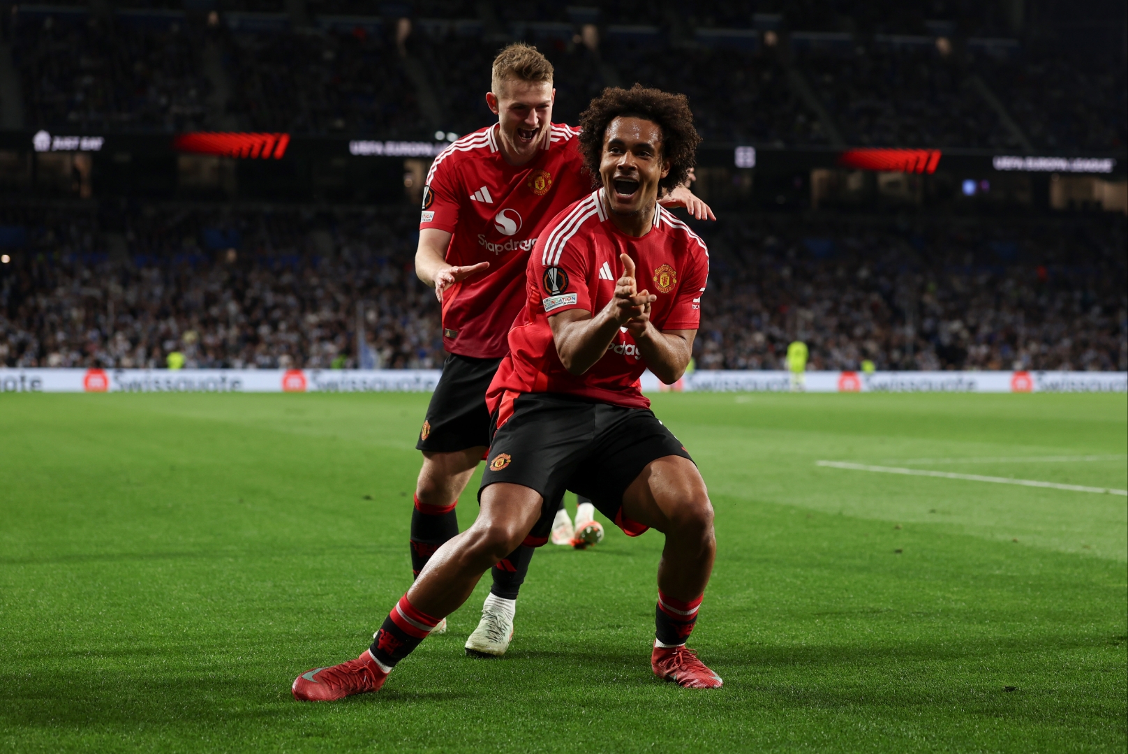 关于拜仁慕尼黑队逆转曼联红魔队，夺得欧洲冠军的信息