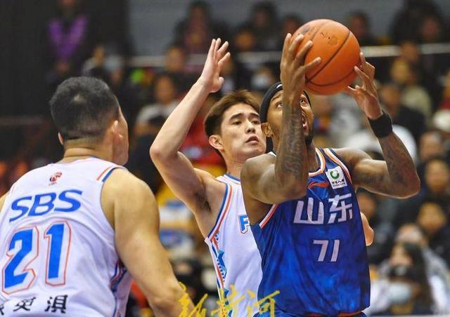 云南男篮以出色表现击败江西队