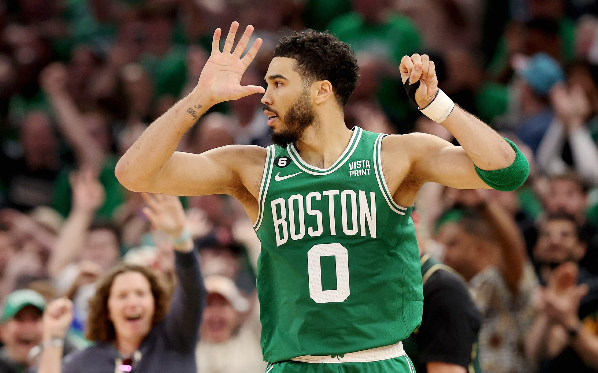 凯尔特人后卫独揽助攻，领队夺胜的简单介绍