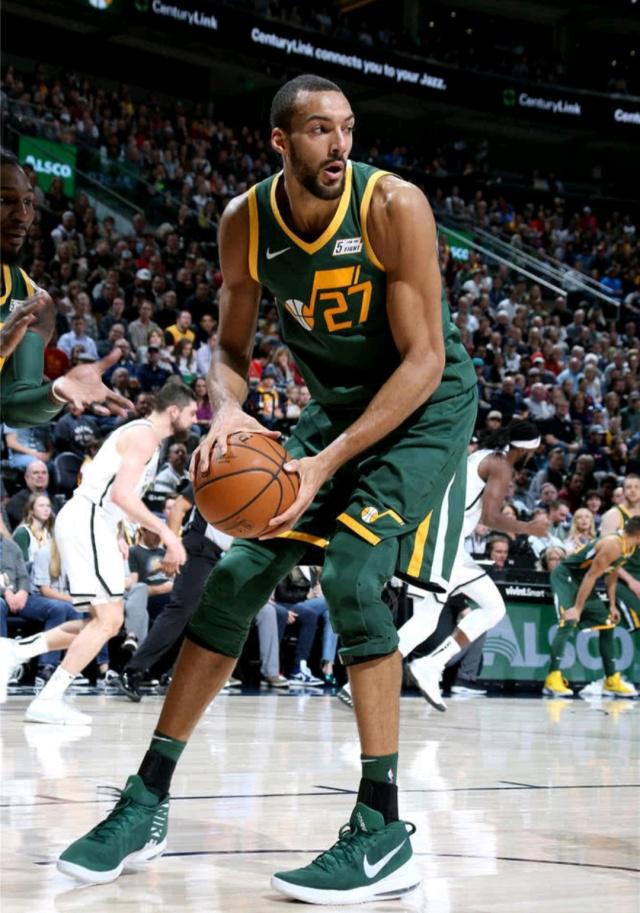 包含爵士胜太阳，戈贝尔22分11篮板的词条