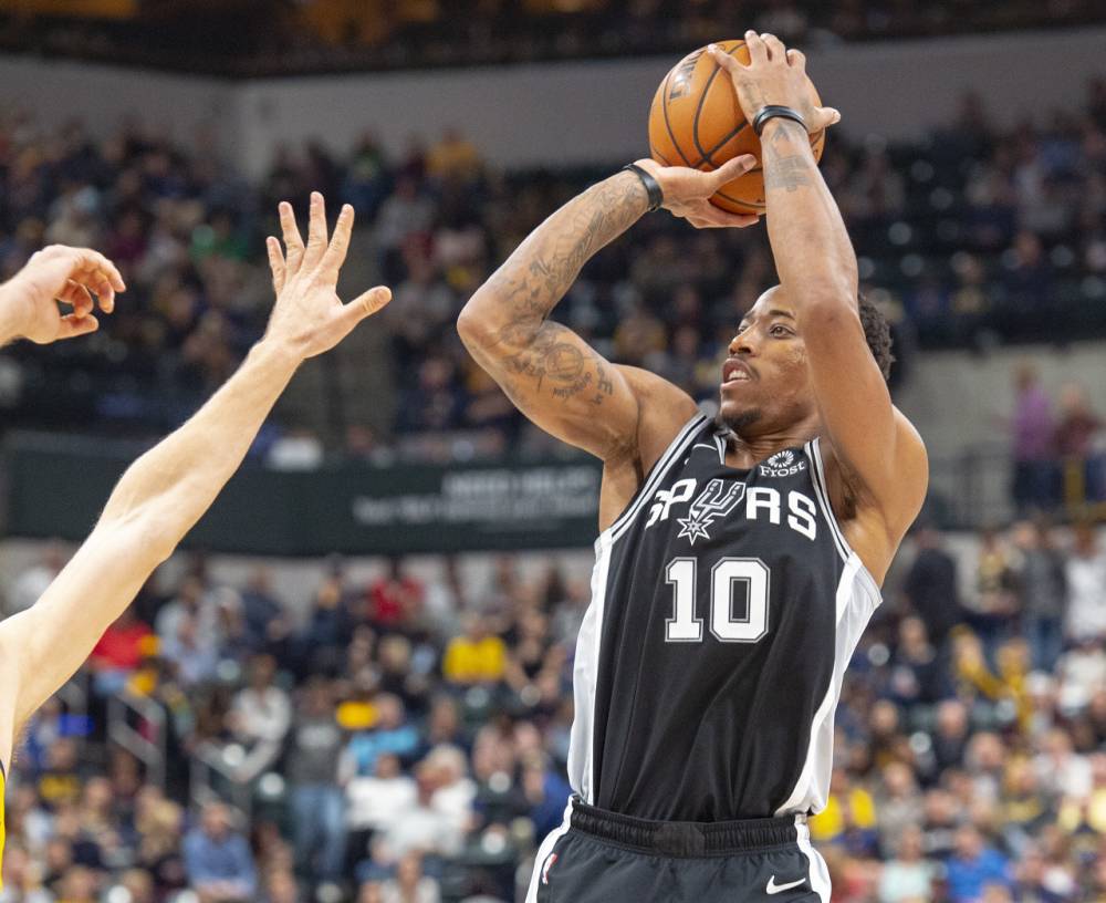 马刺擒勇士，德罗赞状态火爆