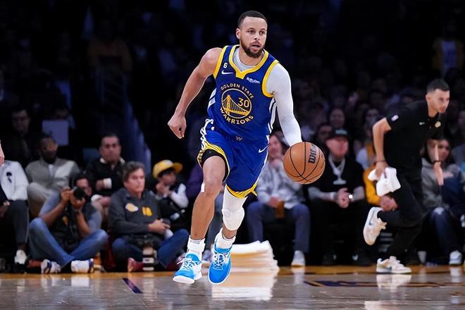 勇士重赢勇士，库里再现神迹