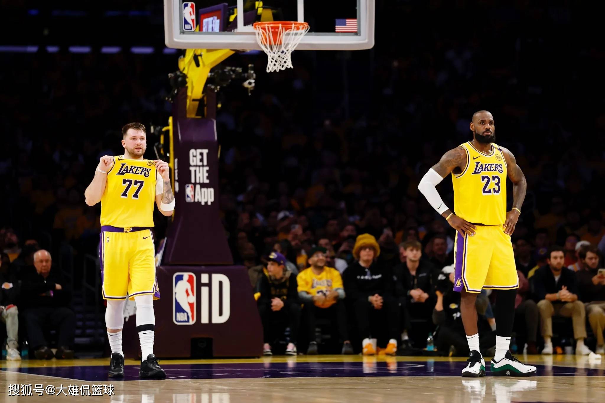 湖人完胜勇士，东契奇点燃赛场